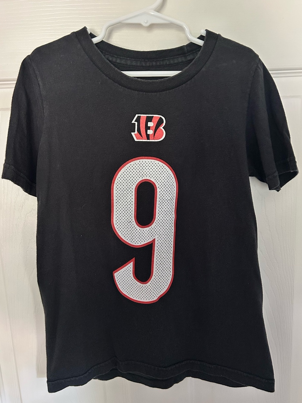 Boys, Nike, NFL Cincinnati Bengals Joe Burrow #9 Short-Sleeve Tee, Small